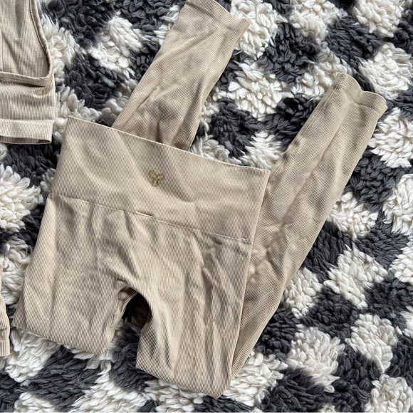 3 piece Aritzia TNA tan beige workout set top shorts and leggings - Picture 6 of 10
